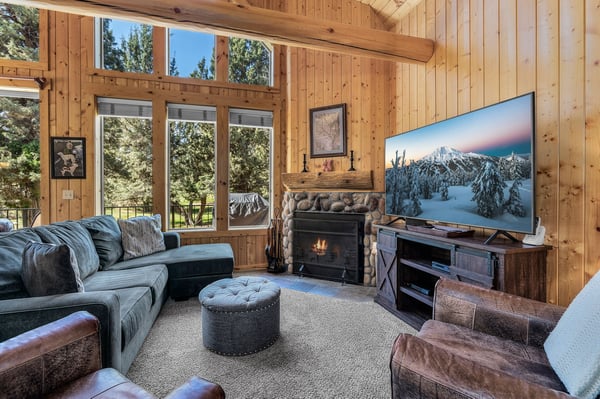 Cinnamon Chalet- Fireplace