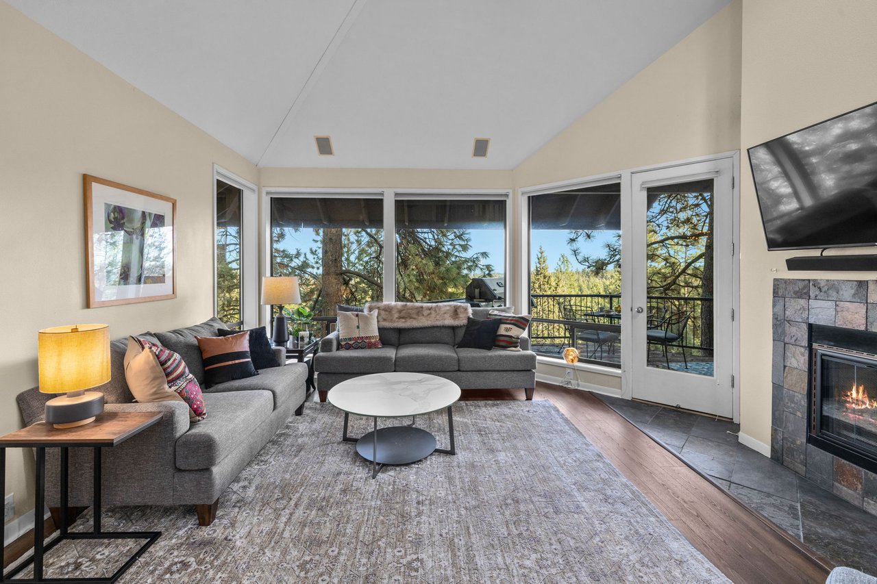 River Ridge 601- Updated Living Room