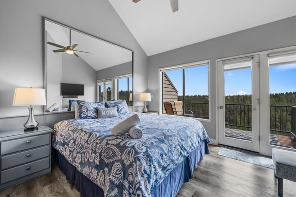 Sink into comfort in your private retreat with sweeping forest views from your own balcony. Wake to fresh air, unwind at sunset, and enjoy a peaceful escape surrounded by nature.