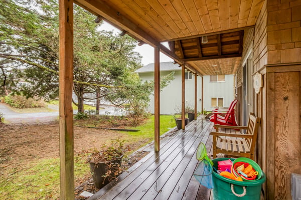 Front Deck space with seating